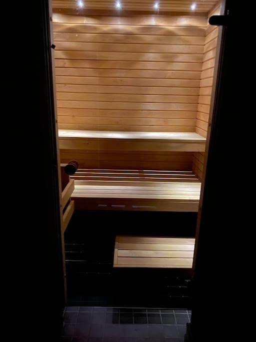 Meren Laeheisyydessae Iso Yksioe * Helsinki